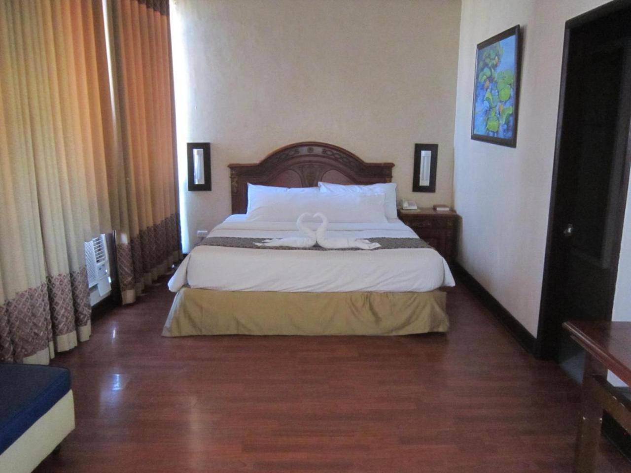 Iloilo Grand Hotel Exterior photo